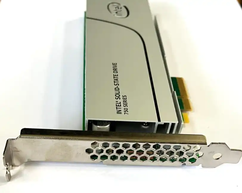 800GB Intel SSD 750 Series PCIe NVMe SSDPEDMW800G4