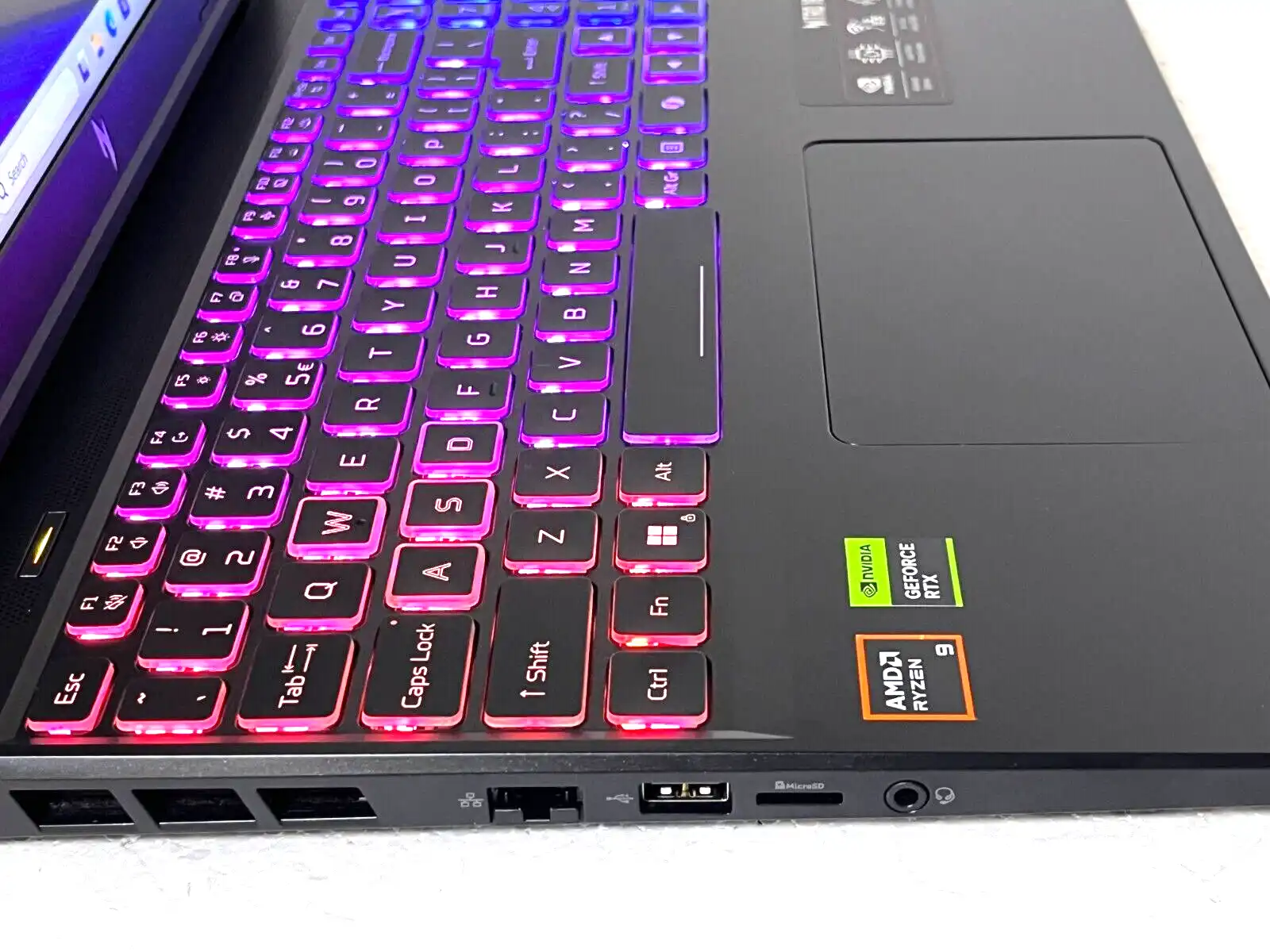 Acer Nitro V  ANV16-43 AMD Ryzen 9 8945HS 32Gb RAM 1TB SSD 8Gb RTX4060 16" WUXGA