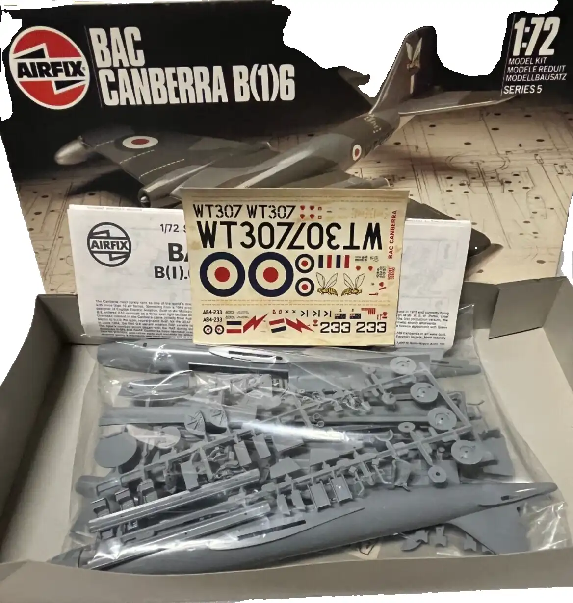 Airfix BAC Canberra B(1)6 1/72 Airplane Model Kit