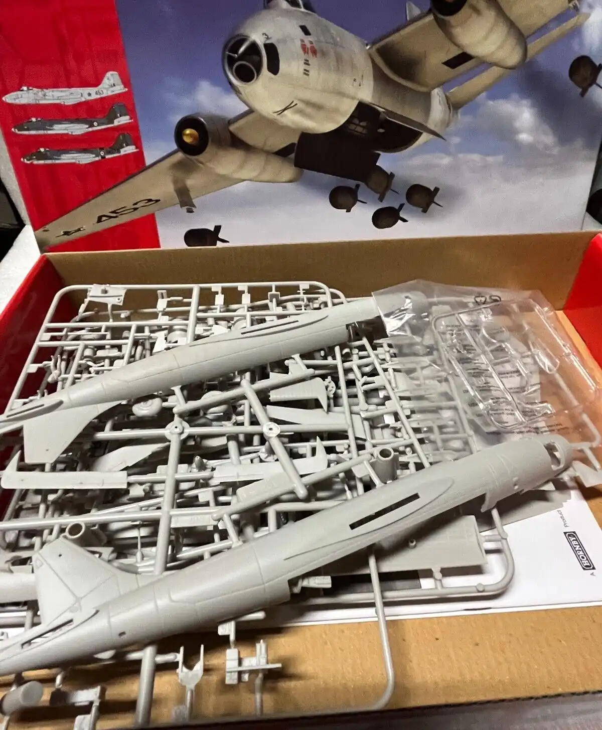 Airfix English Electric Canberra B(1)8 1/72 Airplane Model Kit