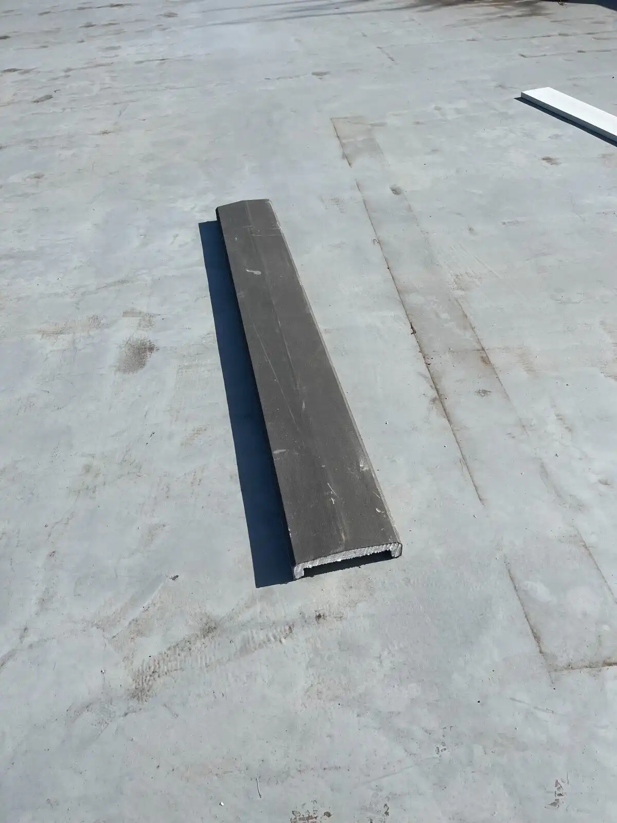 External Wall Capping Moulding Polystyrene with 3mm Render Look Coating 2m piece