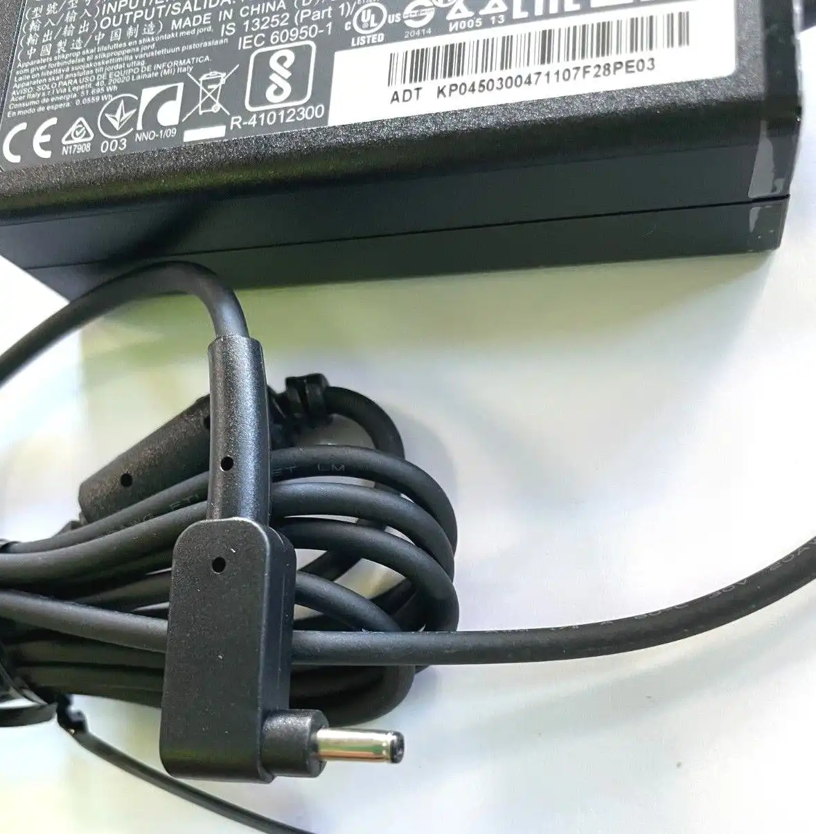 Genuine Acer  AC Adaptor 45W 19V 2.37A  PA-1450-26   KP.04503.004  1mm/3mm tip