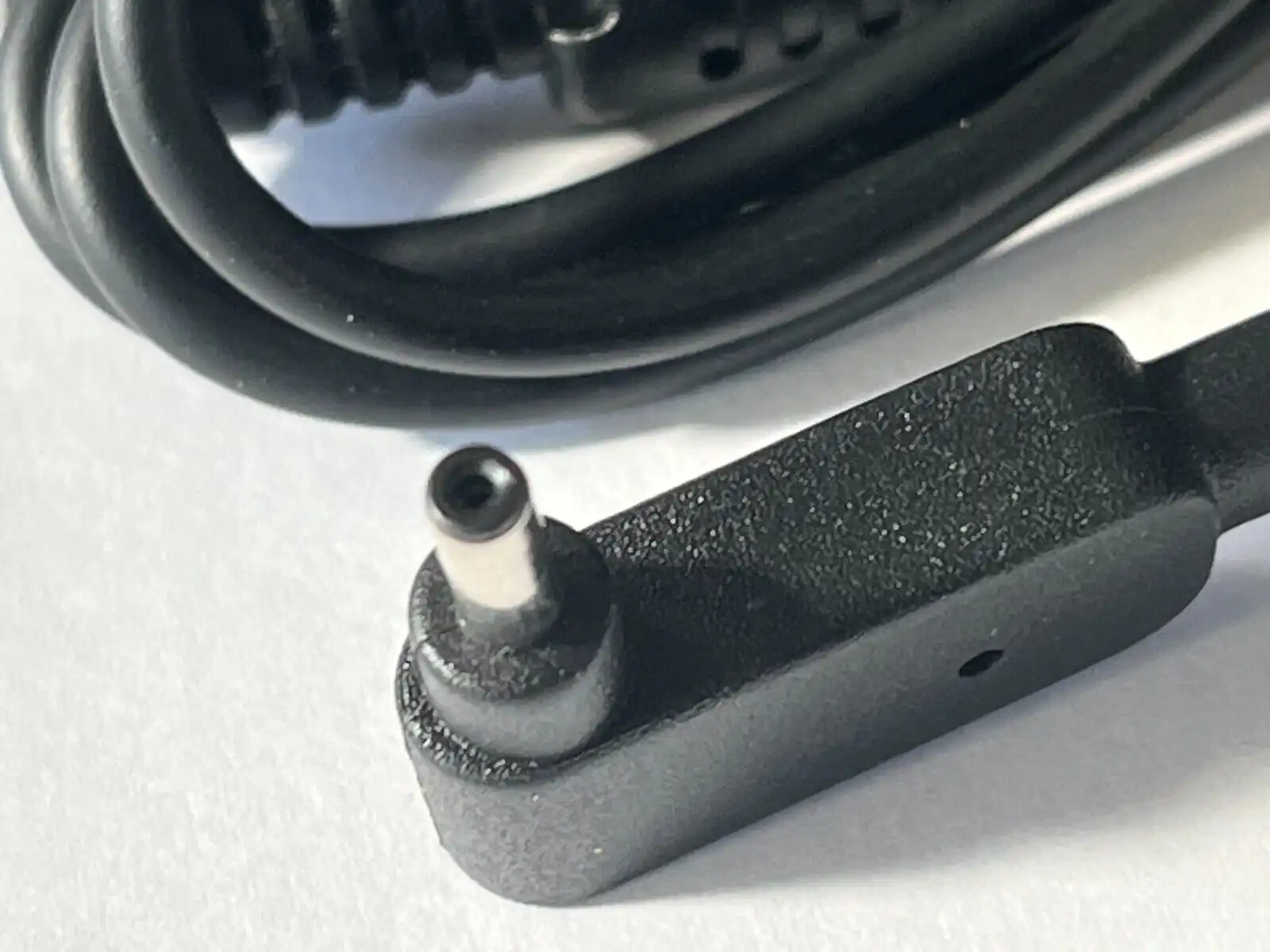 Genuine Acer  AC Adaptor 45W 19V 2.37A  PA-1450-26   KP.04503.004  1mm/3mm tip