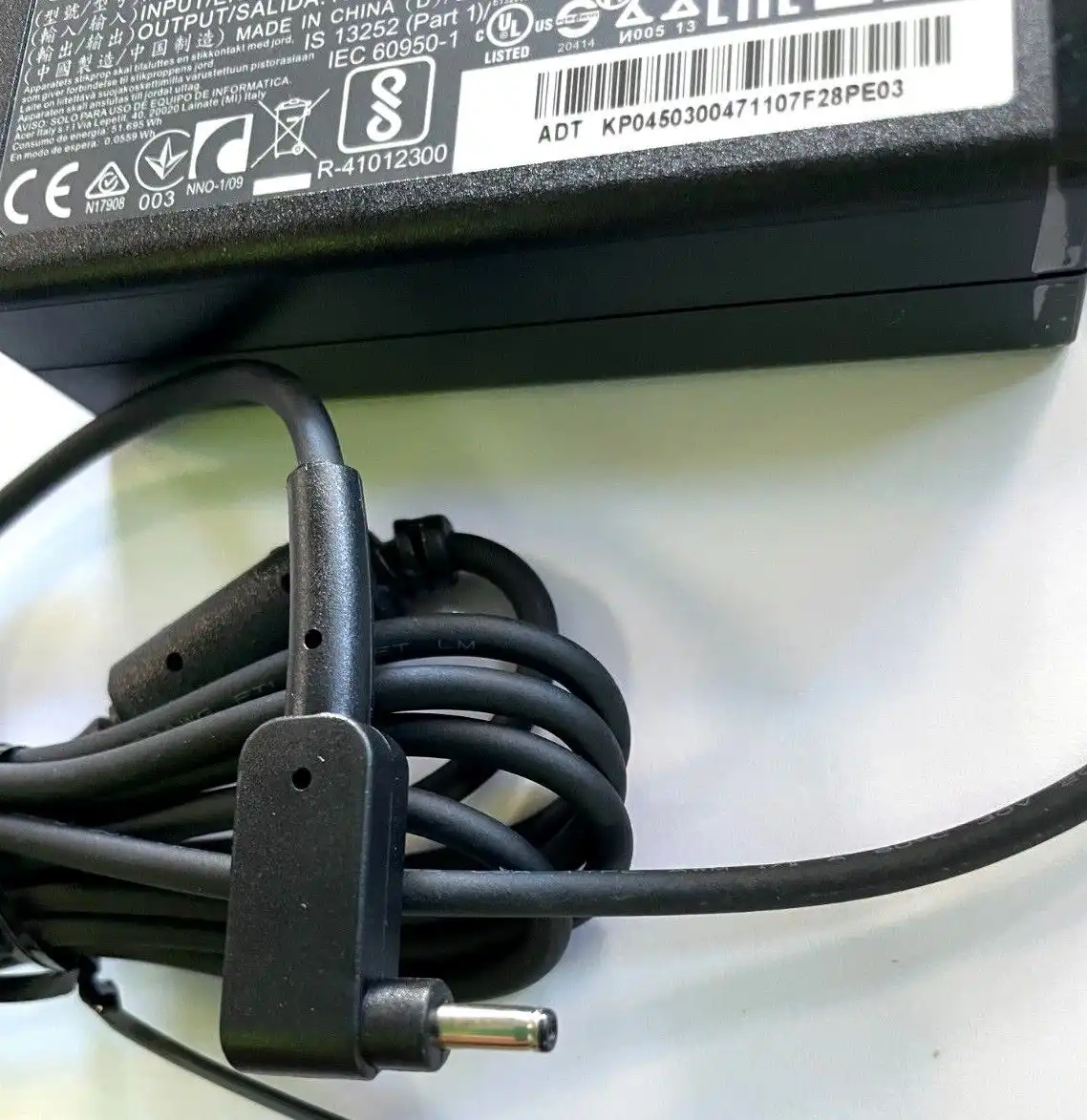Genuine Acer  AC Adaptor 45W 19V 2.37A  PA-1450-26 KP.04503.004  1mm/3mm tip