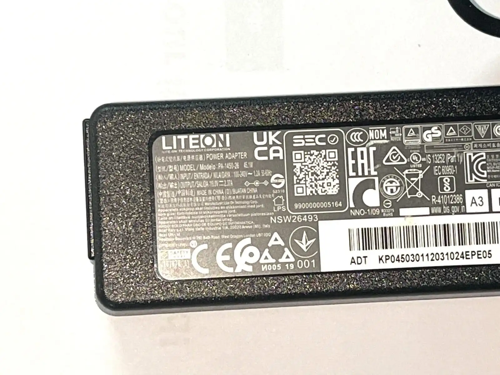 Genuine Acer  AC Adaptor 45W 19V 2.37A  PA-1450-26   KP.04503.011  1mm/3mm tip