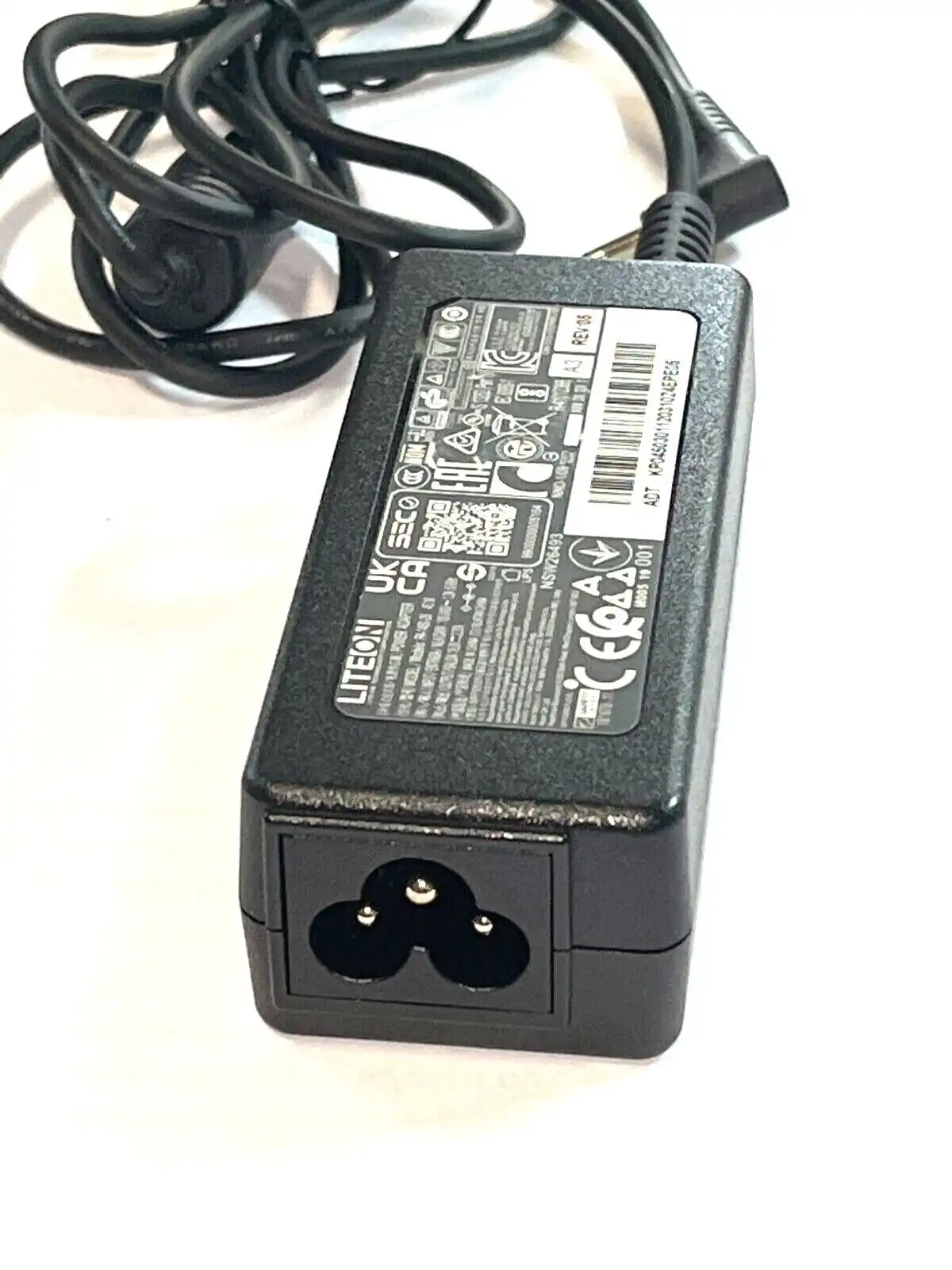 Genuine Acer  AC Adaptor 45W 19V 2.37A  PA-1450-26   KP.04503.011  1mm/3mm tip