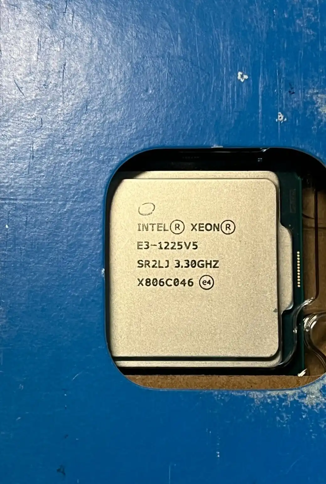 Intel Xeon E3-1225v5  LGA 3.3G 8M LGA1151 80W Skylake CPU w/ Fan in original box