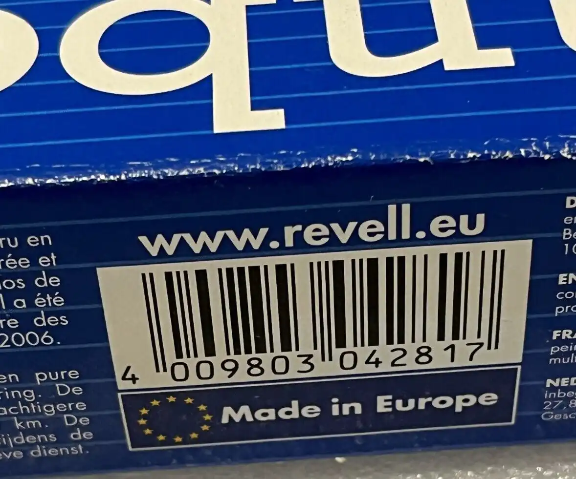 Revell Canberra PR9 1/72 Airplane Model Kit